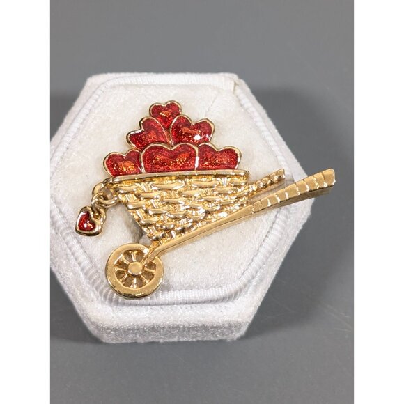Vintage Avon Garden Of Love Pin Red Enamel Hearts Wheelbarrow Brooch Charm - Picture 4 of 8